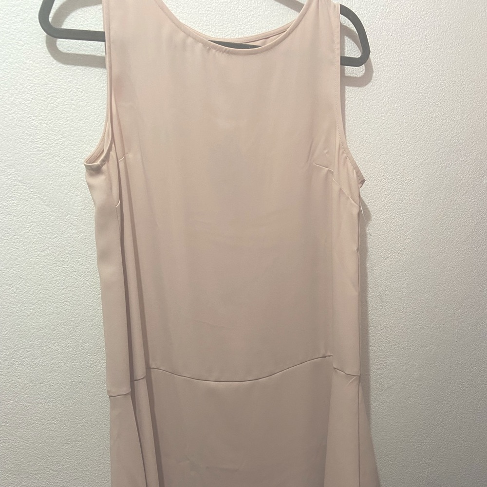 🌸 Flowy blush dress